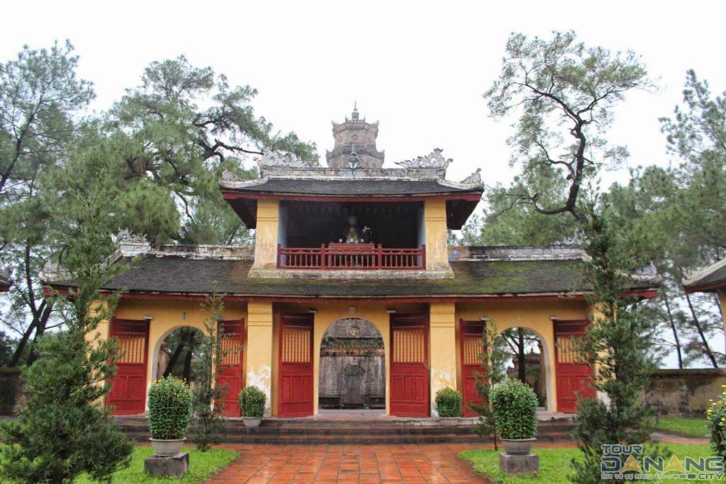 Cổng Tam Quan chùa Thiên Mụ