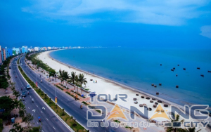 Bãi biển Phạm Văn Đồng ở đâu?