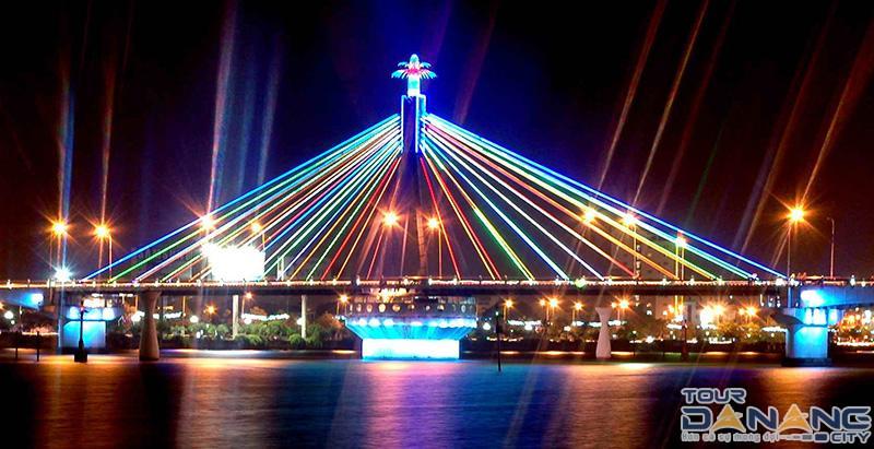 Cầu Sông Hàn về đêm