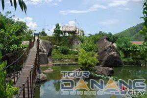 Văn hóa dân tộc ở đây có nhiều điểm thú vị. Do đó, đừng quên dành thời gian để đi sâu vào khám phá nhé!