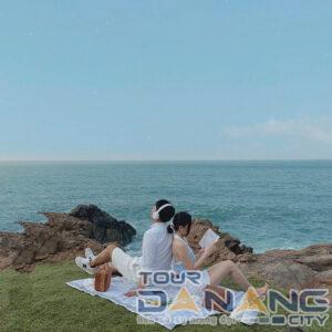 Nên ghé bãi đá vào sáng sớm hoặc chiều tà để ngắm nhìn trọn vẹn nét đẹp nơi đây