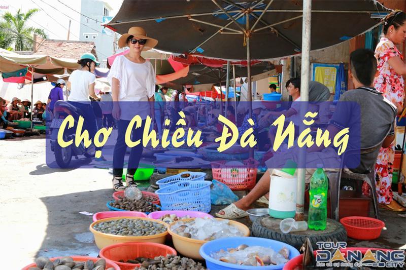 Chợ chiều hải sản Đà Nẵng nằm ở sâu trong đường