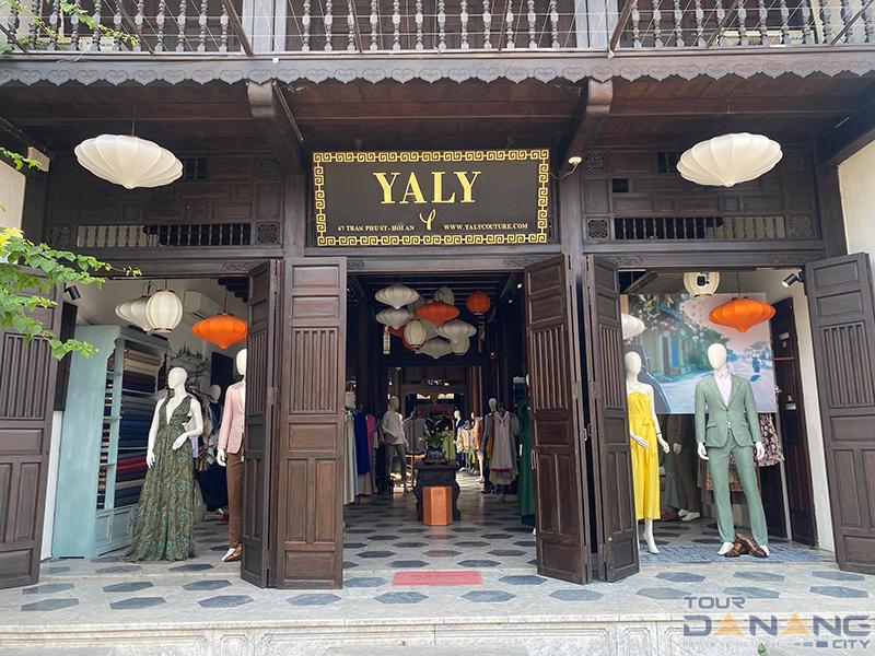 Cửa tiệm may Yaly