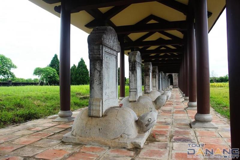 Tham quan 32 tấm bia khắc tên 293 tiến sĩ triều Nguyễn