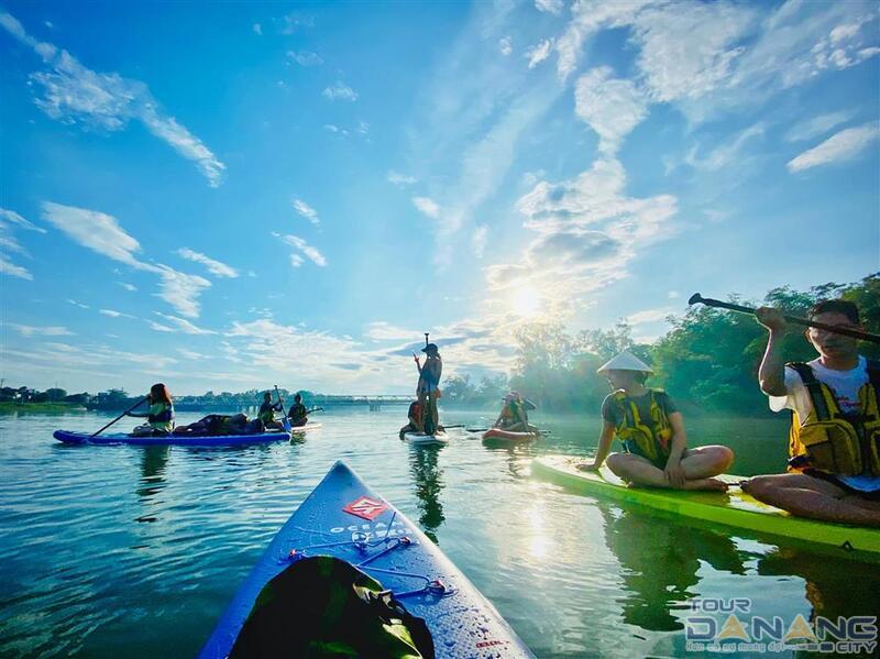 Trải nghiệm chèo sup vào sáng sớm