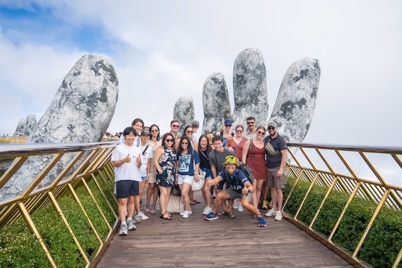 Check-in Cầu Vàng điểm tham quan được hầu hết du khách yêu thích