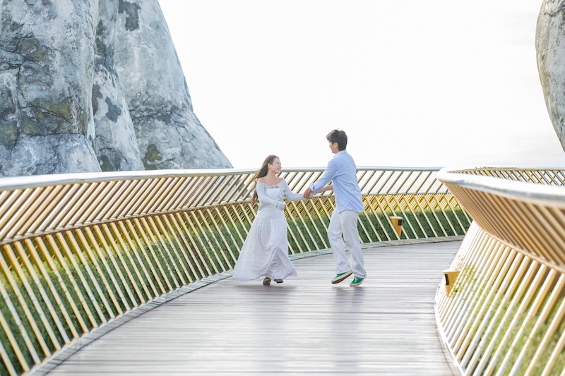 Cầu Vàng điểm tham quan nổi bật trong tour Bà Nà Hills